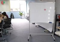 Tại sao bảng từ trắng dễ ố? Chọn bề mặt để viết mượt – xoá sạch