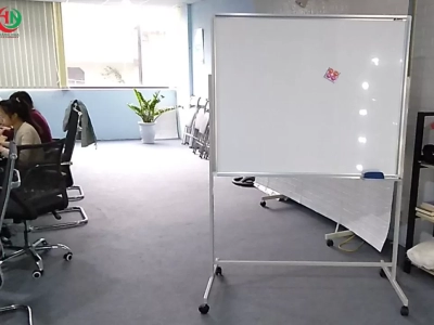 Tại sao bảng từ trắng dễ ố? Chọn bề mặt để viết mượt – xoá sạch